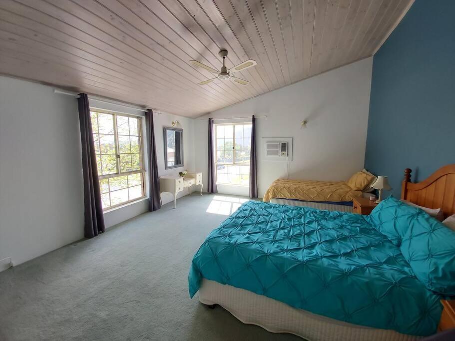 Jardine - Sleep 22! Holiday home Corryong