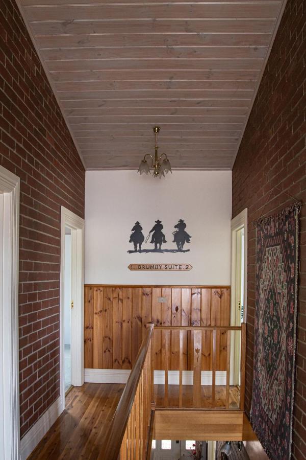 Jardine - Sleep 22! Holiday home Corryong
